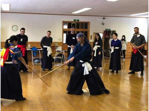 [Akita / Kakunodate] Theatrical company Warabi-za / Samurai / Sword fight experience! Play the basic pattern with the actor!の画像