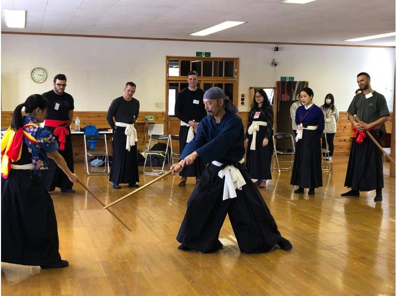 [Akita / Kakunodate] Theatrical company Warabi-za / Samurai / Sword fight experience! Play the basic pattern with the actor!の紹介画像