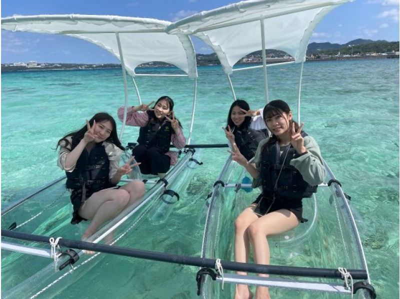 [Okinawa, Motobu, Sesoko Island] Super popular! Anyone can enjoy a 30-minute glass canoe tour!の紹介画像