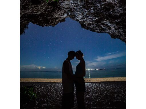 ＜沖縄・本部＞星空フォトと宙さんぽ　in 瀬底ビーチ☆彡参加者毎に星をバックに撮影☆彡ご家族からカップル、お仲間までサプライズに当日予約OKの画像