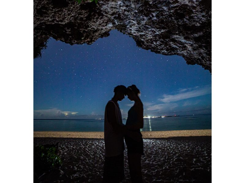＜沖縄・本部＞星空フォトと宙さんぽ　in 瀬底ビーチ☆彡参加者毎に星をバックに撮影☆彡ご家族からカップル、お仲間までサプライズに当日予約OKの紹介画像