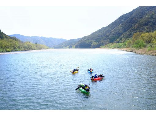 高知 四万十 一泊二日の貸切り 四万十川でサイクリングと川下りを同時に満喫 焚き火風呂にも入れるバイクラフティング野営ツアー アクティビティジャパン