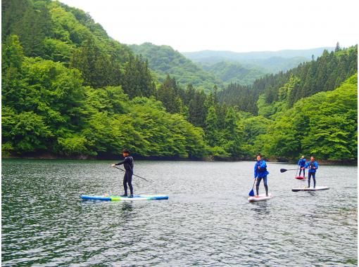 関東 埼玉群馬県境 冬桜名所近郊 春は新緑 秋は紅葉 秘境の渓谷 Supサップ探検クルーズ 絶景の湖中島 穴場でたっぷりロングツアー アクティビティジャパン