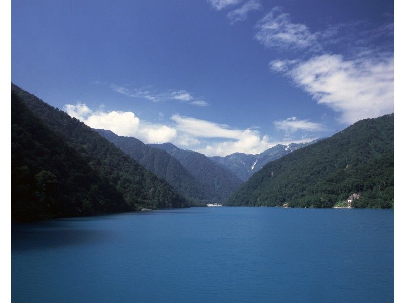 【夏＆SWの岐阜・世界遺産白川郷】空から観光！絶景観光スポットを飛ぶ！家族で友人で楽しむヘリコプタークルージング！！（2名6分コース）の紹介画像