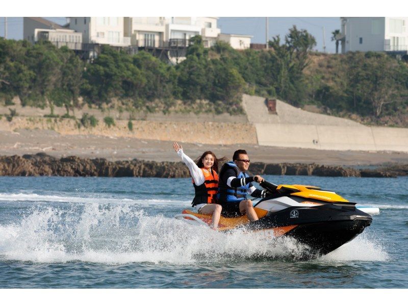 Banana boat and barbecue [Glamping BBQ Standard Course + 3 Marine Activity Tickets] Play! Eat! Marine sportsの紹介画像
