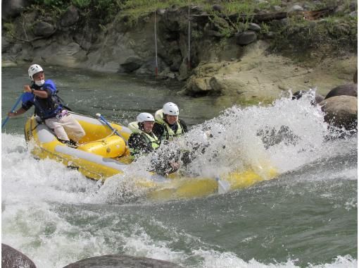 [Tohoku / Iwate] Oshu City / Isawa River Rafting Light Course ☆ Reliable and qualified guide will guide you. Free photo data! Hot spring bathing discount coupon included!の画像
