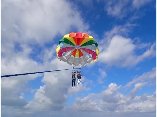 Now accepting reservations on the day! [Okinawa, Ishigaki Island] Parasailing Middle 150m Rope "Big Flight"の画像