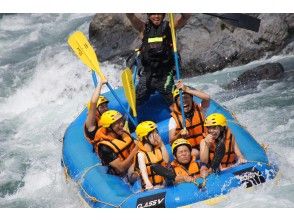 Priority implementation of corona measures [Gifu / Gujo] [Boat charter limited to 4 people] Enjoy the nature of the Nagara River Rafting experience and facility enhancementの画像