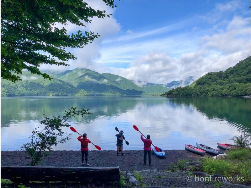 【北海道・SUP体験】透明度の高い支笏湖の湖面をクルージング！SUP体験（半日コース）の画像