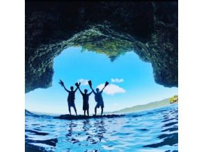 [Swim with sea turtles] [2.5 hours] Blue cave exploration & colorful coral & sea turtle snorkeling tour [Ishigaki Island]