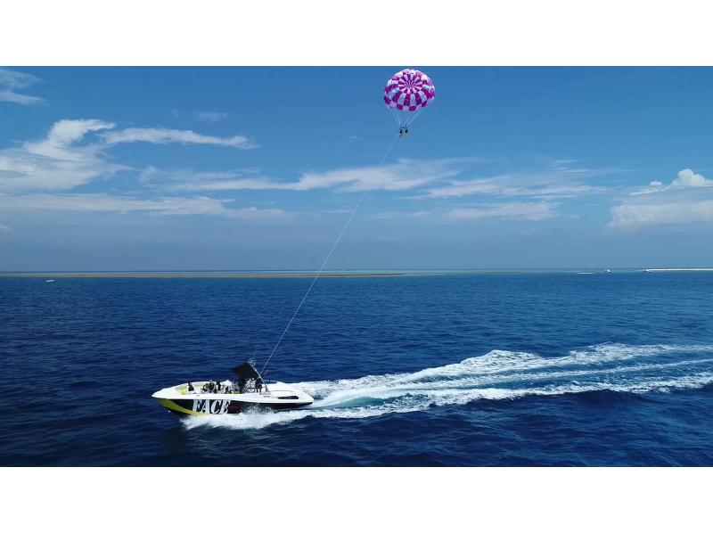 [Departing from Naha] 6 years old and above can participate! Kerama Islands Snorkeling & Exhilarating Parasailing Planの紹介画像