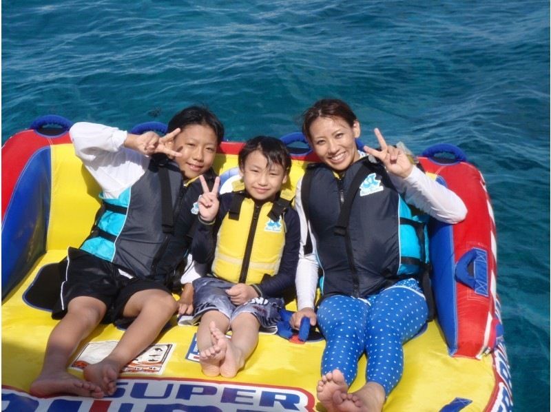 [From Naha] Kerama Islands snorkeling + 2 marine sports plan (includes fish interaction experience)