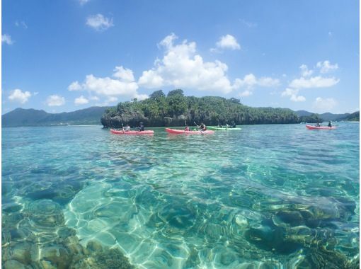[Okinawa / Ishigaki Island] From Kabira Bay! Take a kayak to an uninhabited island in Kabira Bay! Enjoy snorkeling in the clear waters of Kabira Bay!の画像