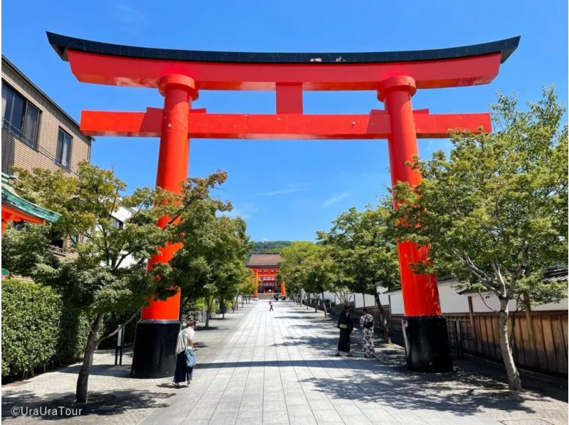 "Super Summer Sale in progress" [Kyoto sightseeing popularity NO.1 ☆ Fushimi Inari Taisha tour for super beginners ♪] ~ 90 minutes of learning and experience to know ~の紹介画像