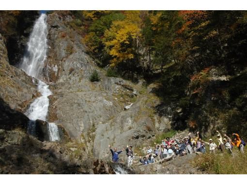 秘滝トレッキング！ネイチャーガイドと行く赤岩滝ツアー【初心者歓迎、歩いてしか行けない滝、奥日光】の画像