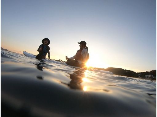 【福岡・糸島】サンセットSUP！幻想的な夕暮れの海をSUPの上から眺める特別な時間！の画像
