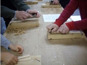 [Nagano/Azumino] Make your own chopsticks for everyday use - Chopstick making experience: Painted Choose the wood and length and sharpen with a plane to make chopsticks that suit you! Take a photo of your completed smile!の画像