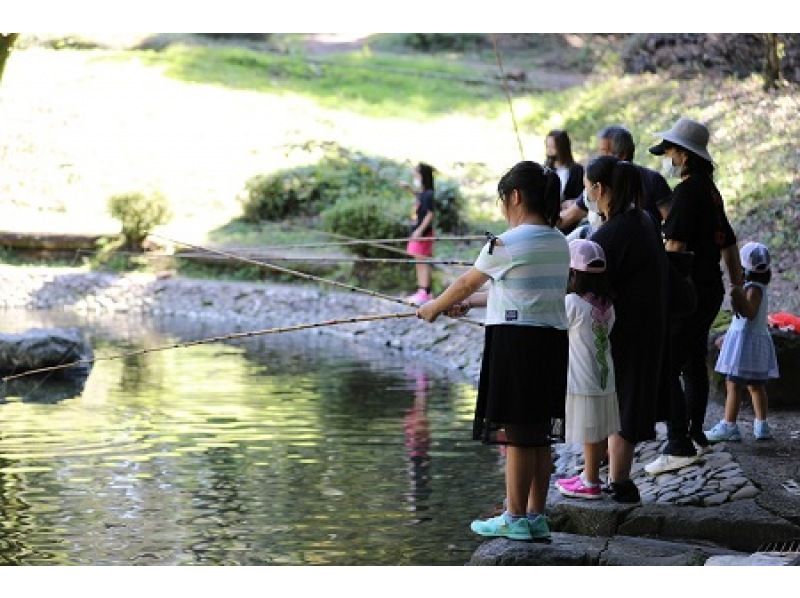 [Miyazaki / Takaharu Town] Surrounded by the nature of Kirishima, you can experience rainbow trout fishing empty-handed! Even beginners can easily fish!の紹介画像