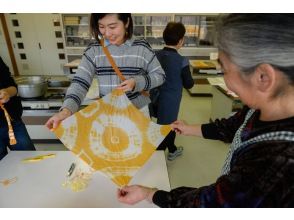 【秋田県・横手市】剪定されたりんごの枝葉で染めるサステナブルな自分だけのハンカチ作り★お茶っこタイム付