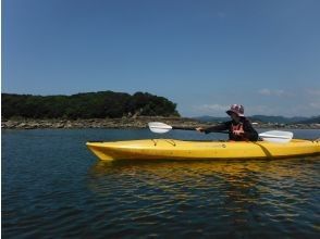 【熊本・水俣湾・恋路島】ほぼ貸切状態の海を楽しめる！シーカヤック体験＆無人島上陸ツアー！少人数制で丁寧にレクチャーなので初心者も安心！の画像