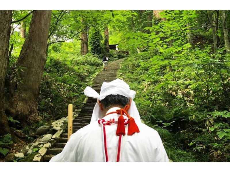 日本の庭 AN APPROACH TO NATURE Authentic Japanese Gardens: Creating Japanese Design and