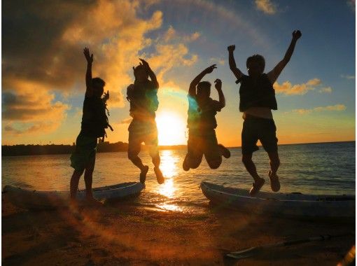 [Okinawa, Onna Village] Very popular with couples [Sunset Sea Kayaking]の画像