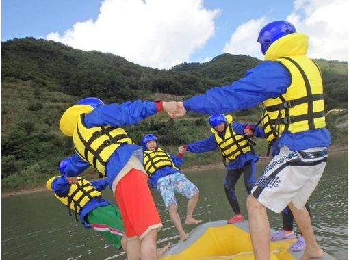 [Niigata Prefecture Sanjo] gentle L. rubellum Baker Lake in the Lake rafting experience!の画像