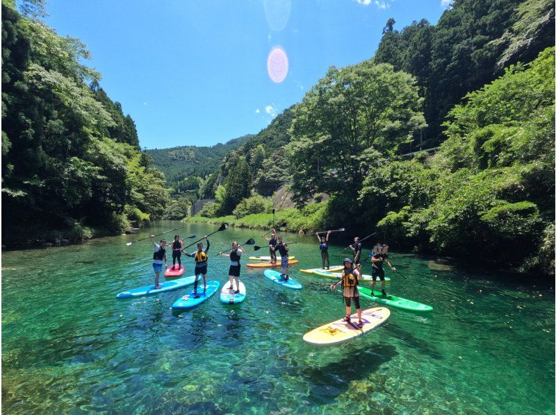 【高知・仁淀川】仁淀ブルーに1番近い場所でSUP～女子旅にオススメ！！。スタッフ全員が有資格インストラクター。ドッグSUP対応店。の紹介画像