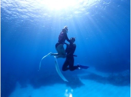 [Okinawa / remote islands] Beginners are welcome! Minnajima skin diving (bare diving) 2 bottles setの画像