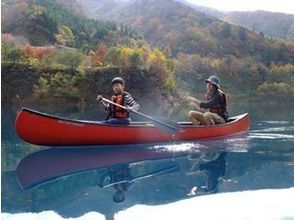 【群馬・奥四万湖】透明度18m以上!コバルトブルーの湖でカヌーツアー(1日コース)の画像