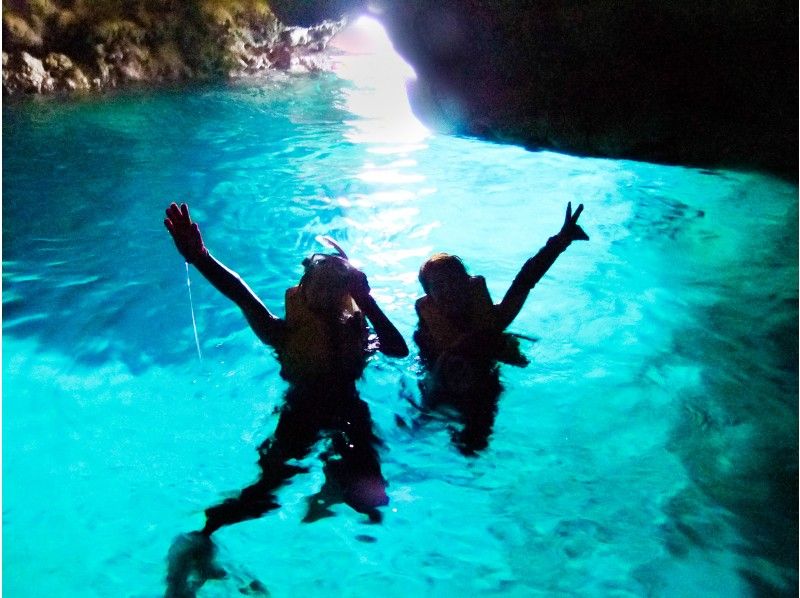  [ Okinawa・ Blue cave】 Cute fish and blue cave snorkel! Unlimited photos & baited with gifts and sand from stars の紹介画像