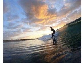 [Surfing experience] Surfing class by an NSA 3rd class certified rider ☆ Photography included ☆ Debut surfing at the best location!