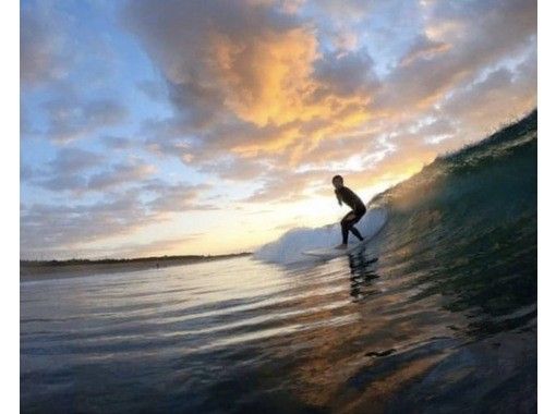 サーフィン体験教室(撮影付き)ボードの上に立つことを目指そう！の画像