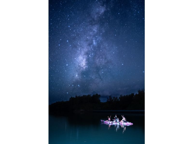 The boy said this while floating in the sea [Miyakojima Space Night Tour] Take a canoe ride to a secret spot and enjoy the night view of the sea (about 1 hour)の紹介画像