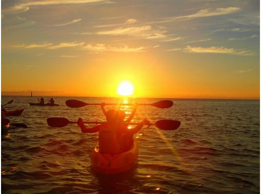 One child is free! Ages 2 and up ◎Sunset kayaking♪《Reservations available on the day, free photo data, smartphone case rental, hot shower》の画像