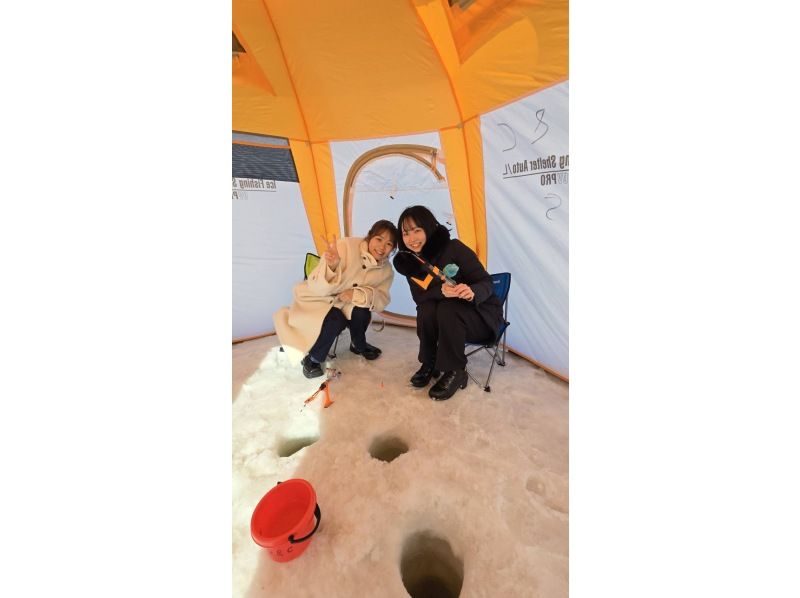 【홋카이도 · 삿포로 근교】 이바라도 강에서의 빙어 낚시 체험! 와카사기의 튀김 포함!の紹介画像