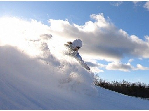 [Nagano Prefecture/Lake Shirakaba area] Alpine snowboarding (2-hour plan for form checking and follow-up shots)の画像