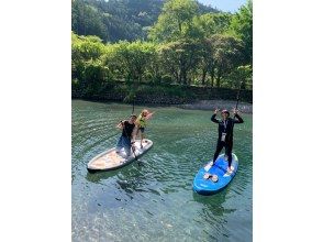 [Kochi・Mononobe River SUP] *ห่างจากสวนสัตว์โนอิจิประมาณ 20 นาที* ~ส่วนตัวสำหรับกลุ่มเดียว~ ล่องเรือ SUP ผ่อนคลายบนแม่น้ำโมโนโนเบะใสแจ๋วที่ปลาหวานอาศัยอยู่♪