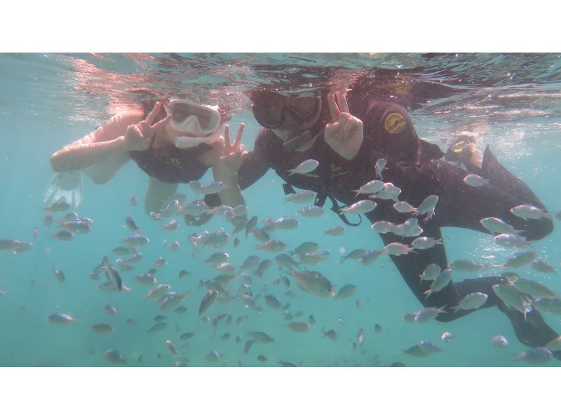 [Okinawa Oujima] "Only one group" Complete charter system ☆ Happy private tour! Snorkel experience on a remote island that can be reached by car! High-definition camera photo present!の紹介画像