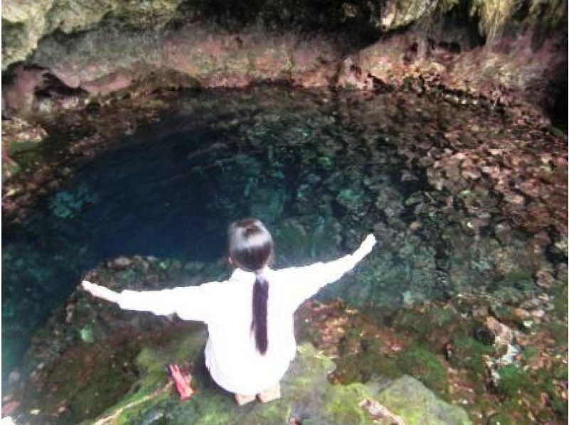 【沖縄・伊良部島】輪廻転生の池ツアー　～生まれ変わりの鍋底へ～ 　の紹介画像