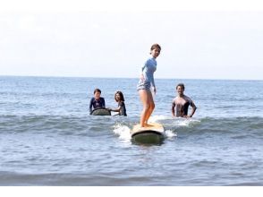 [Kanagawa/Shonan] 3 hours of surfing school for beginners! Surfboard/wetsuit rental available & near Shonan Kaigan Koen Station★Beginners welcome, solo participants welcomeの画像