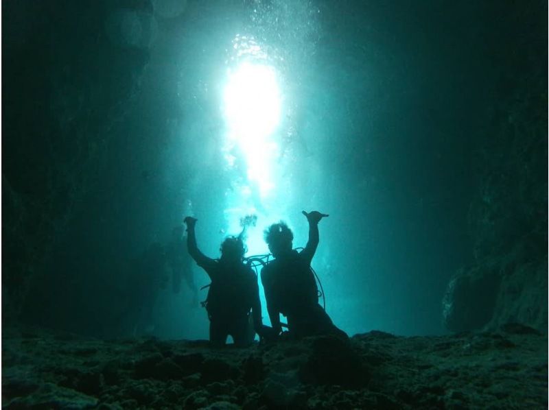 [Regional coupon correspondence] [Okinawa blue cave] Experience diving tour by boat! With 10 great free benefits [Probability of operation, comfortable facility No. 1] Plan with SD cardの紹介画像