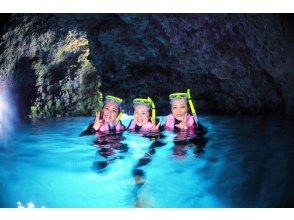 [Okinawa Blue Cave] Boat snorkel tour! 11 free benefits and SD card included