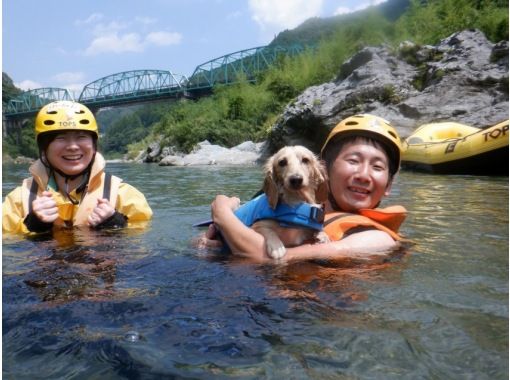 [Shikoku Yoshino River] Your beloved dog is also a member of the family! Rafting experience together Kochi Family Course Free photo gift!の画像