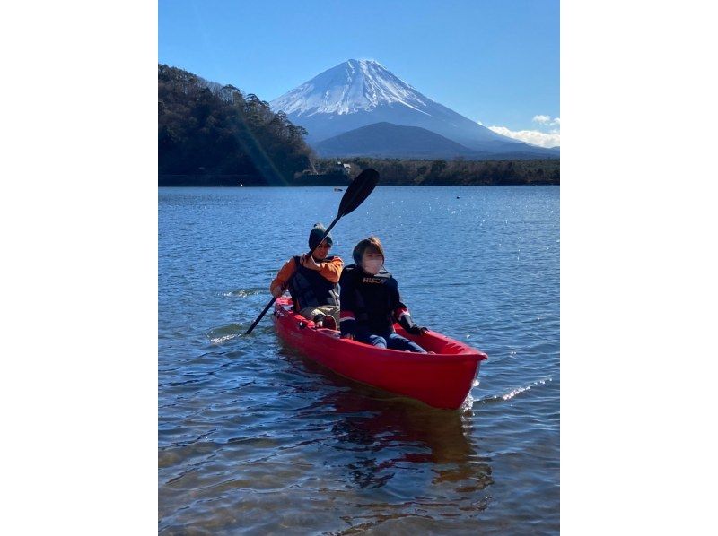 【山梨県・精進湖】2人乗り用カヤック！富士山をバックに精進湖でカヤック！！の紹介画像