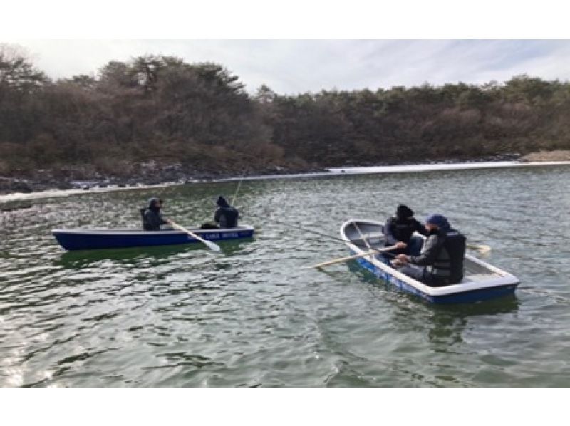 【山梨県・精進湖】手漕ぎボートに乗って、釣りや大自然を満喫しよう♪の紹介画像