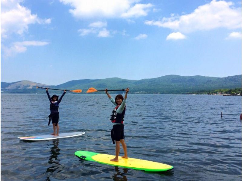 ★ Activity Japan LINE members only ★ May / June Limited number of people sold! Very popular with families and groups! SUP cruising with Mt. Fuji in the background at Lake Yamanaka ♪の紹介画像