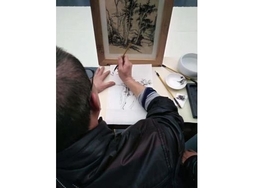 【京都·大德寺】體驗不一樣的空間∴畫中國山水畫吧！中國藝術大學的老師教你！の画像