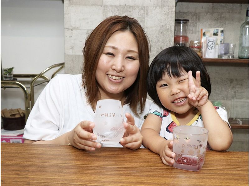 Osaka Senda Glassware Glass art and sandblasting experience for parents and children to enjoy