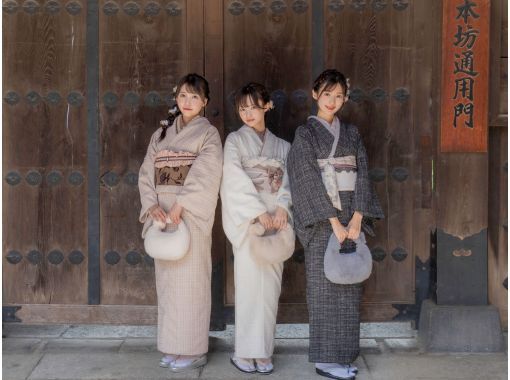 [Kanazawa/Kenrokuen Store] ★Retro Premium★ Enjoy coordinating with antique kimonos ♪ Hair set and dressing included!の画像
